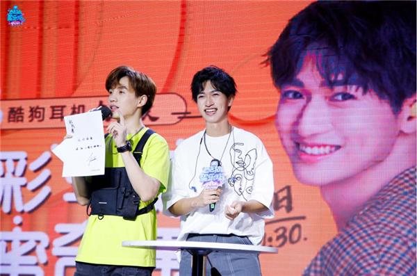 呆萌刘彬濠回归酷狗星乐坊 安利超甜彩虹糖真无线耳机